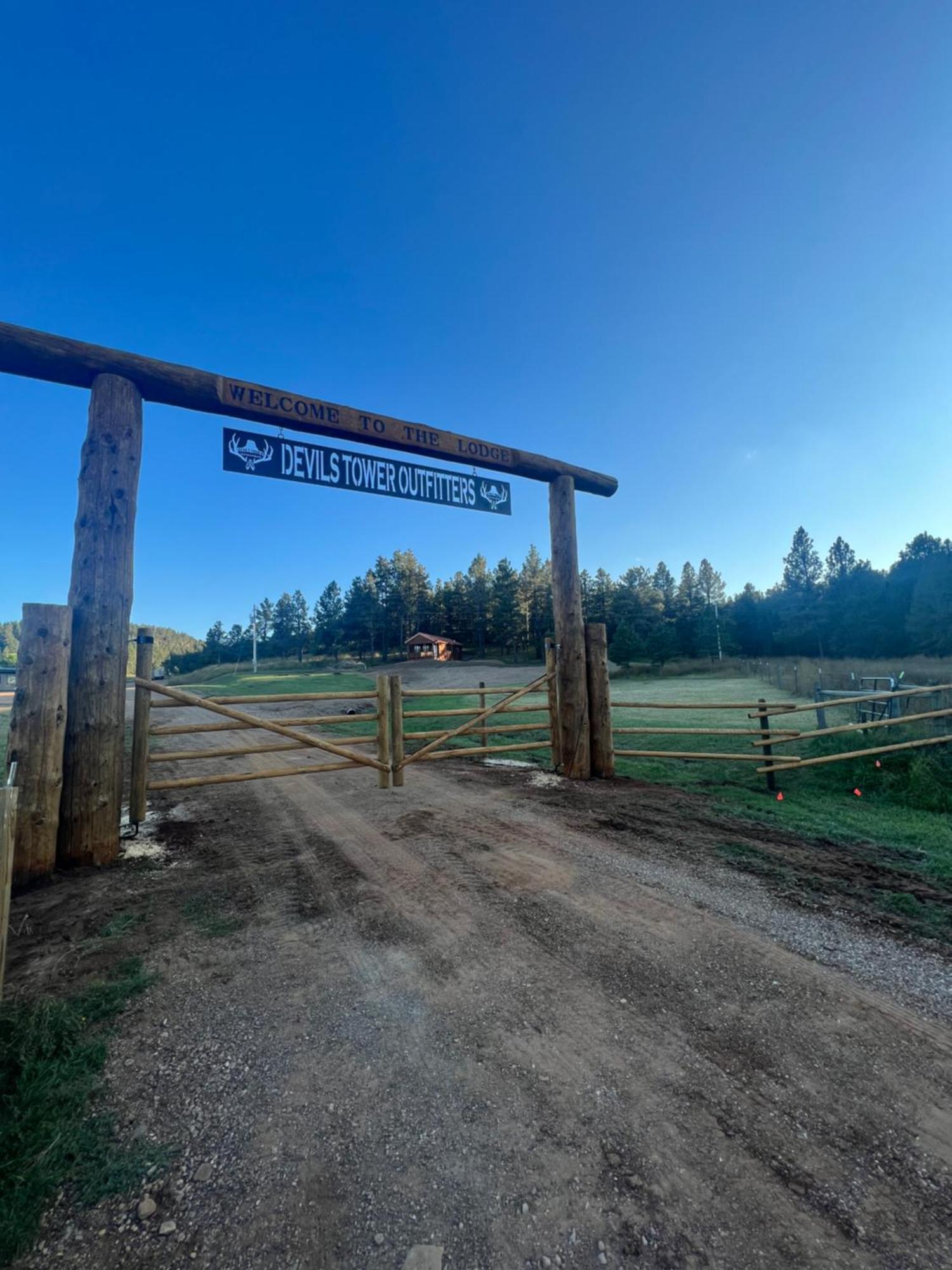 The Lodge At Devils Tower Exterior photo