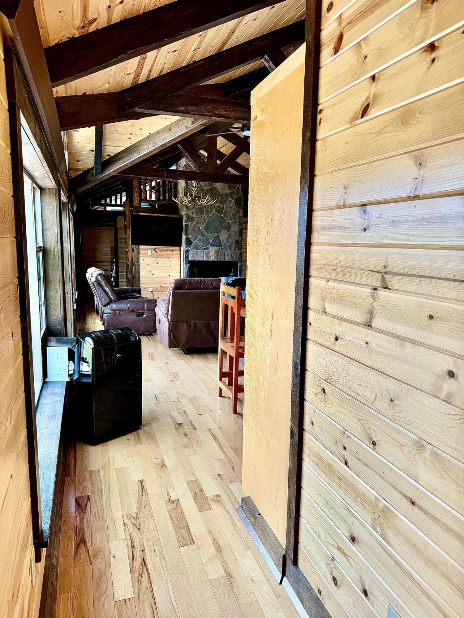 The Lodge At Devils Tower Exterior photo